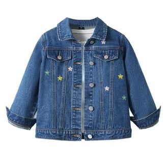 Veste en jean bleue pour enfant ornée de petites étoiles colorées brodées.